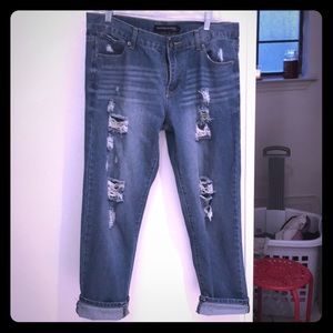 🌺LikeNEW Destroyed Cropped Jeans Sz 9/10🌺